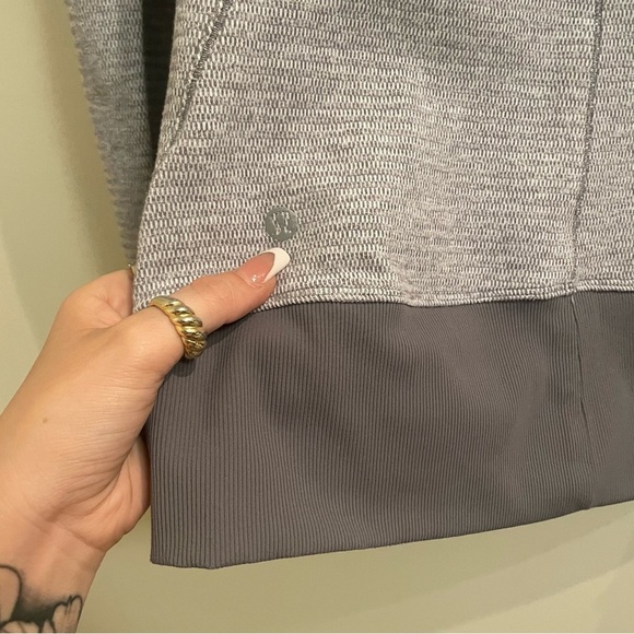 $128 Lululemon Pullover Quarter Zip Gray Long Sleeve - Picture 5 of 6